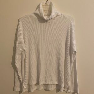 Loose turtle neck sweater